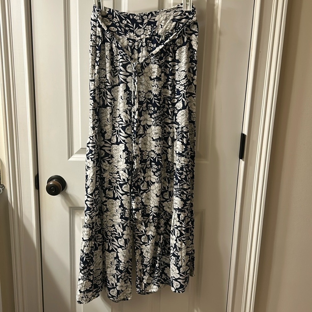 Wide leg pants (looks like maxi skirt), size S, side zip, waist 38” inseam 26”